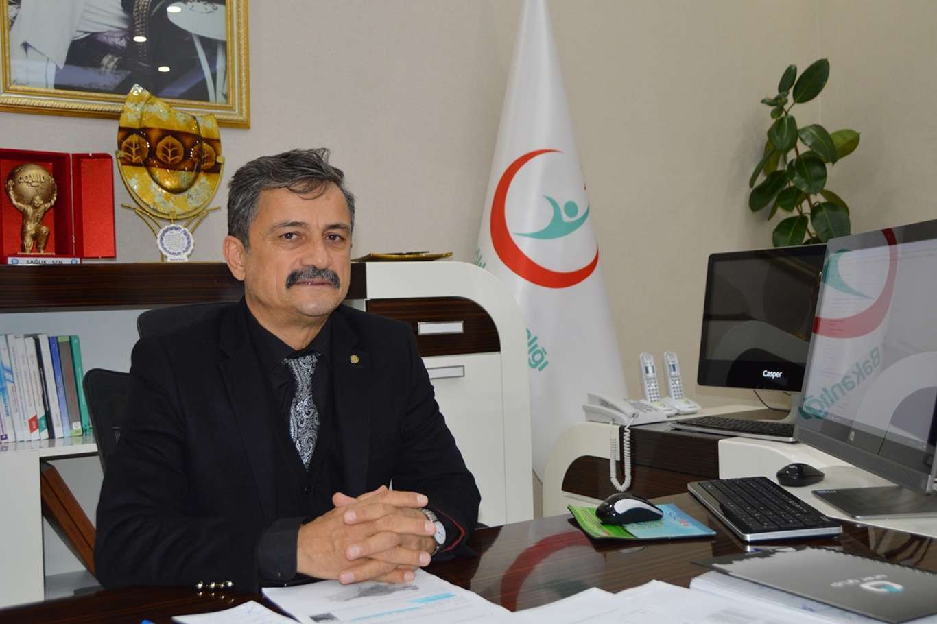 Siirt İl Sağlık Müdürü Ömür: "Halk aşı olma konusunda isteksiz" Siirt İl Sağlık Müdürü Ömür: "Halk aşı olma konusunda isteksiz"